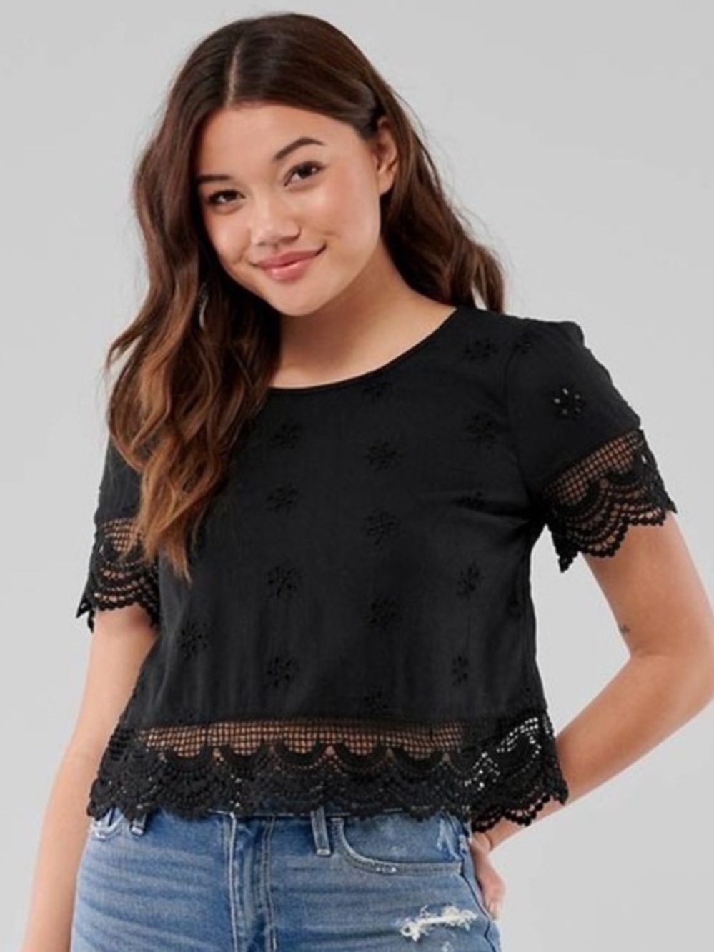 Hollister Embroidered Eyelet Crop Top in Black | Size XS